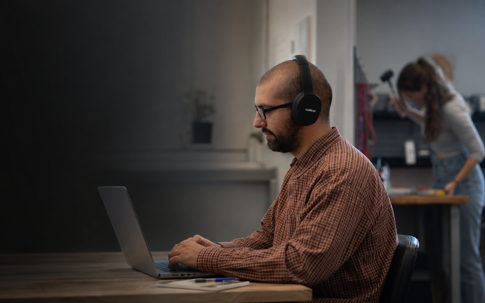 VMK25 noise cancelling headphones promo video