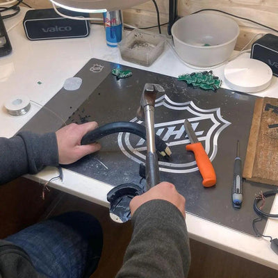 Takuuhuollettu VMK-vastamelukuulokkeen korjaus